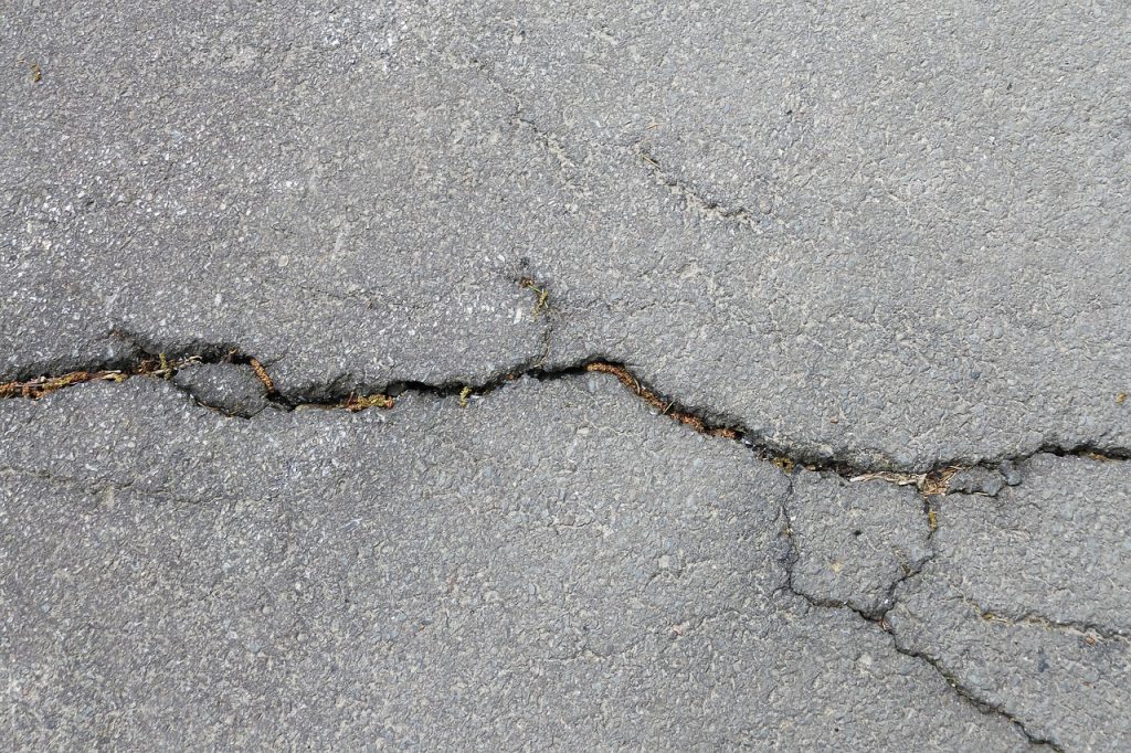 asphalt expansion crack